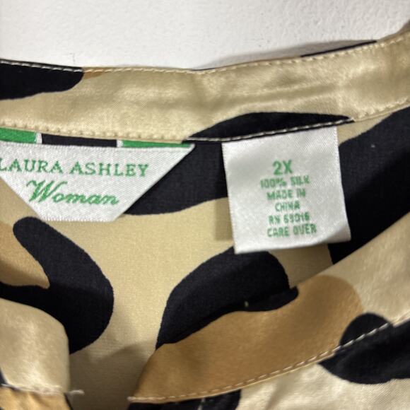 Laura Ashley Plus Size 2X Animal Print Silk Tunic Button Front Beige Blouse - Picture 4 of 7